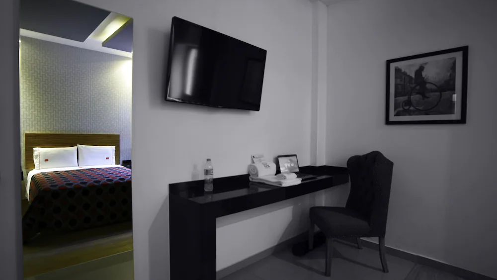 Six Hotel