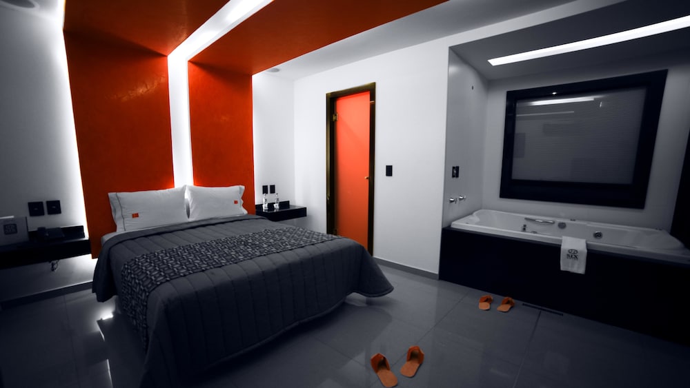 Six Hotel