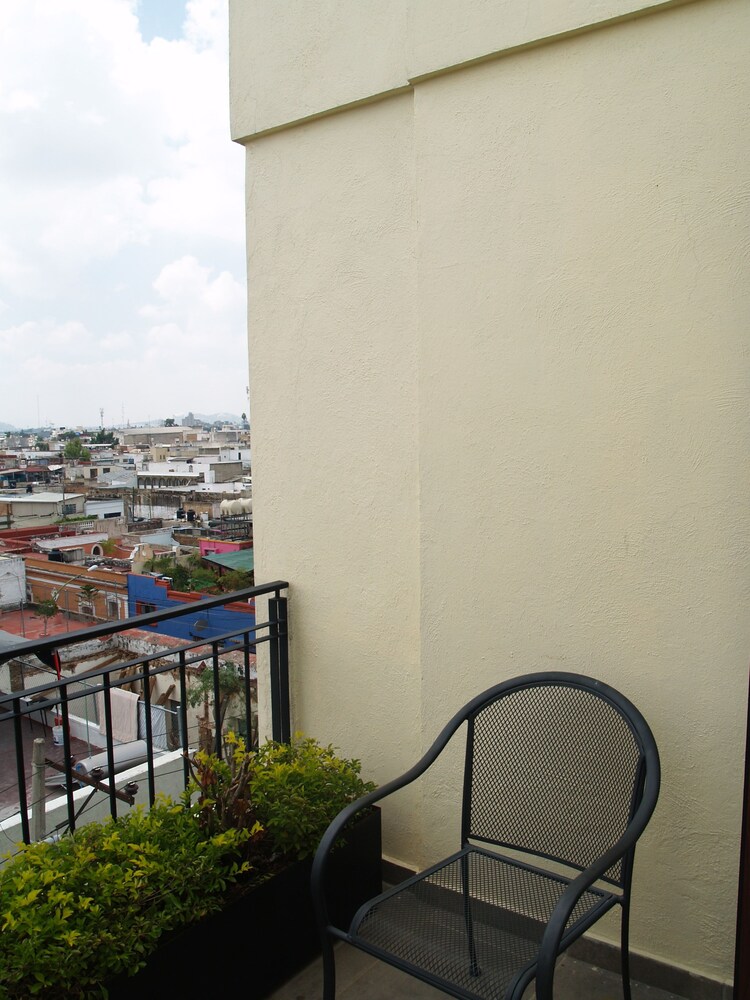 Six Hotel