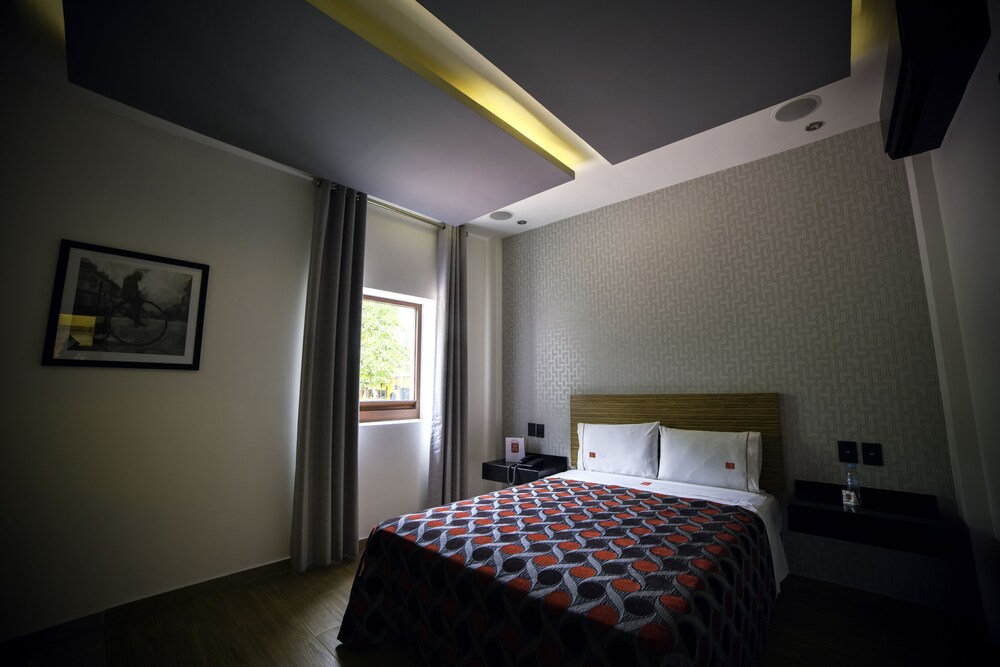 Six Hotel