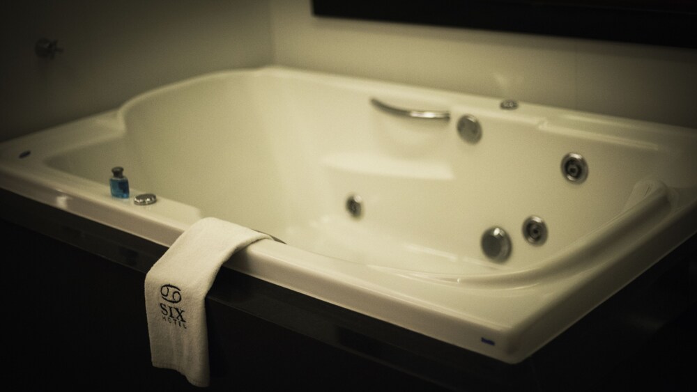 Six Hotel