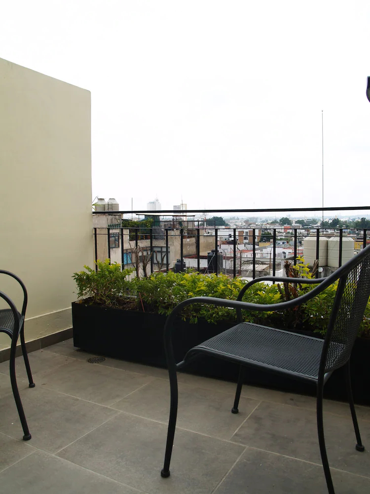 Six Hotel