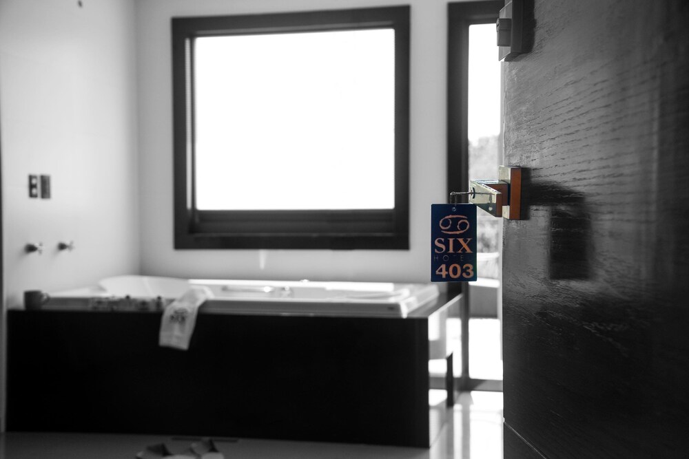 Six Hotel