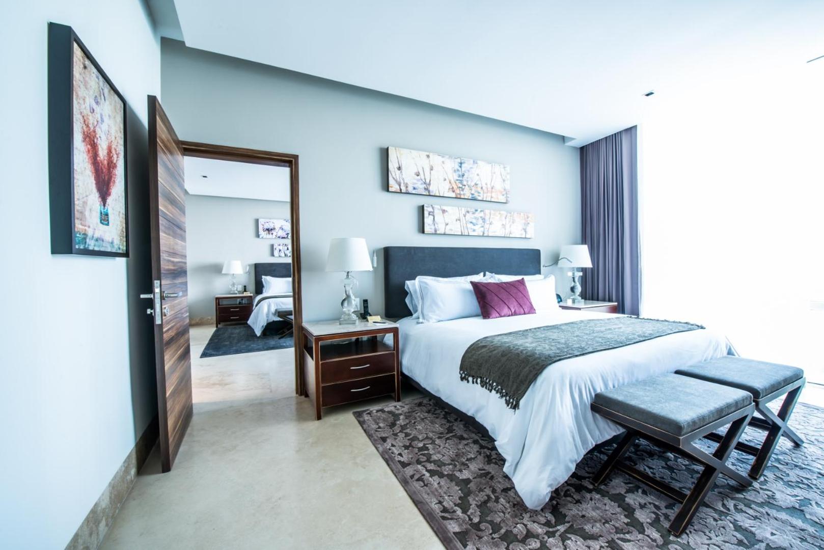 Square Small Luxury Hotel