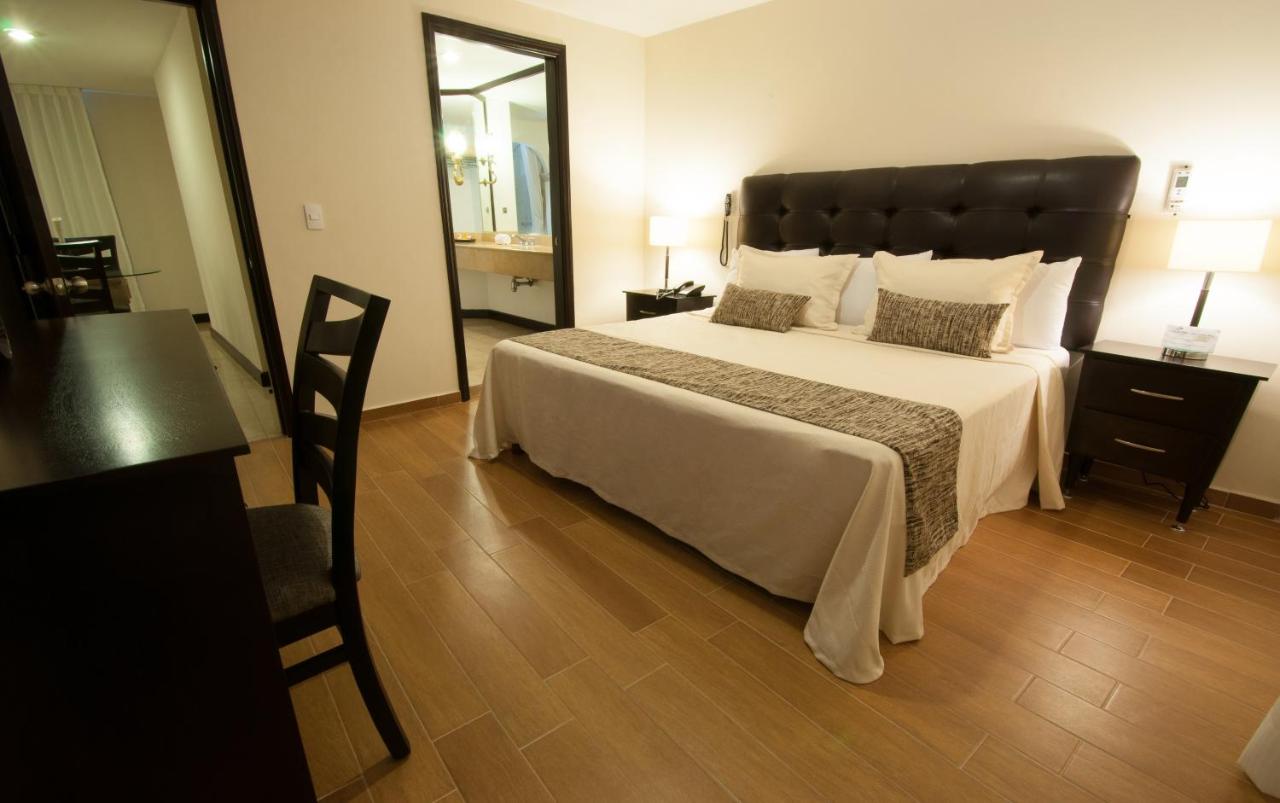 Suites Country Club