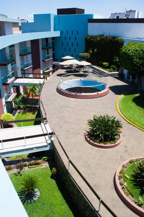 Suites Country Club