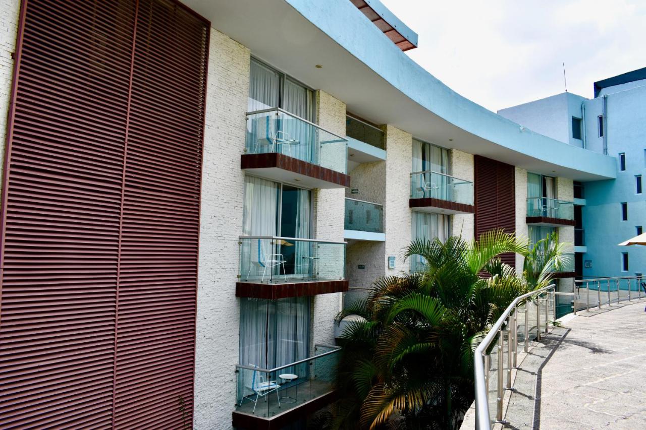 Suites Country Club