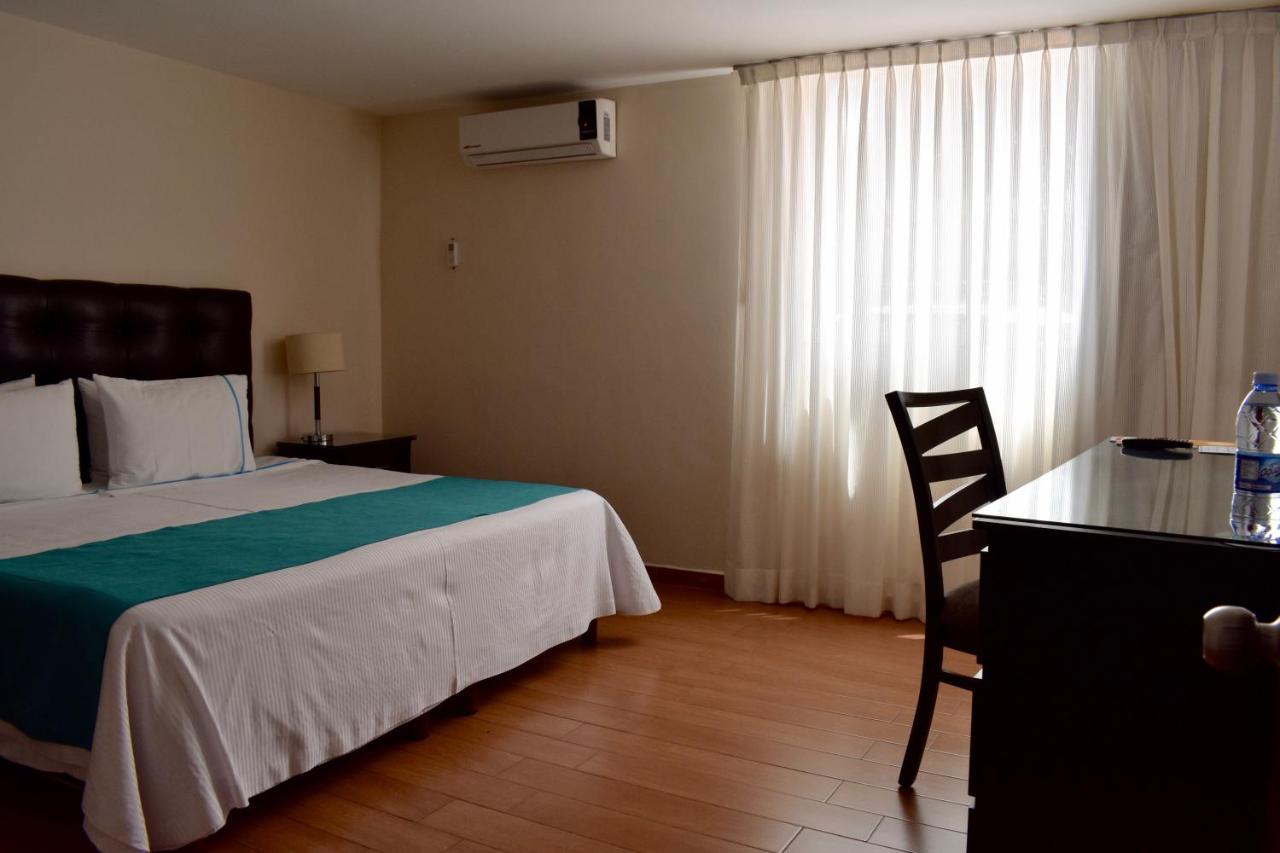 Suites Country Club