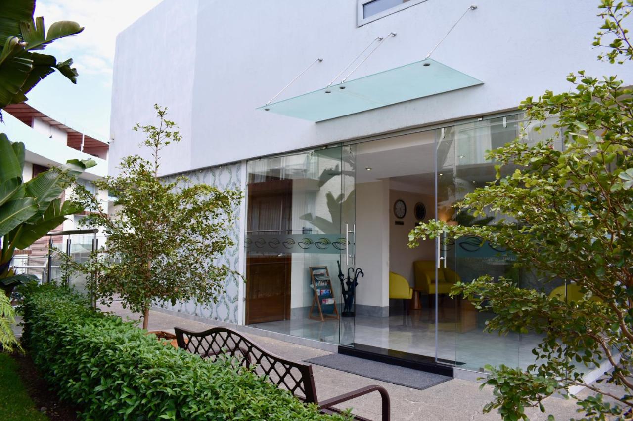 Suites Country Club