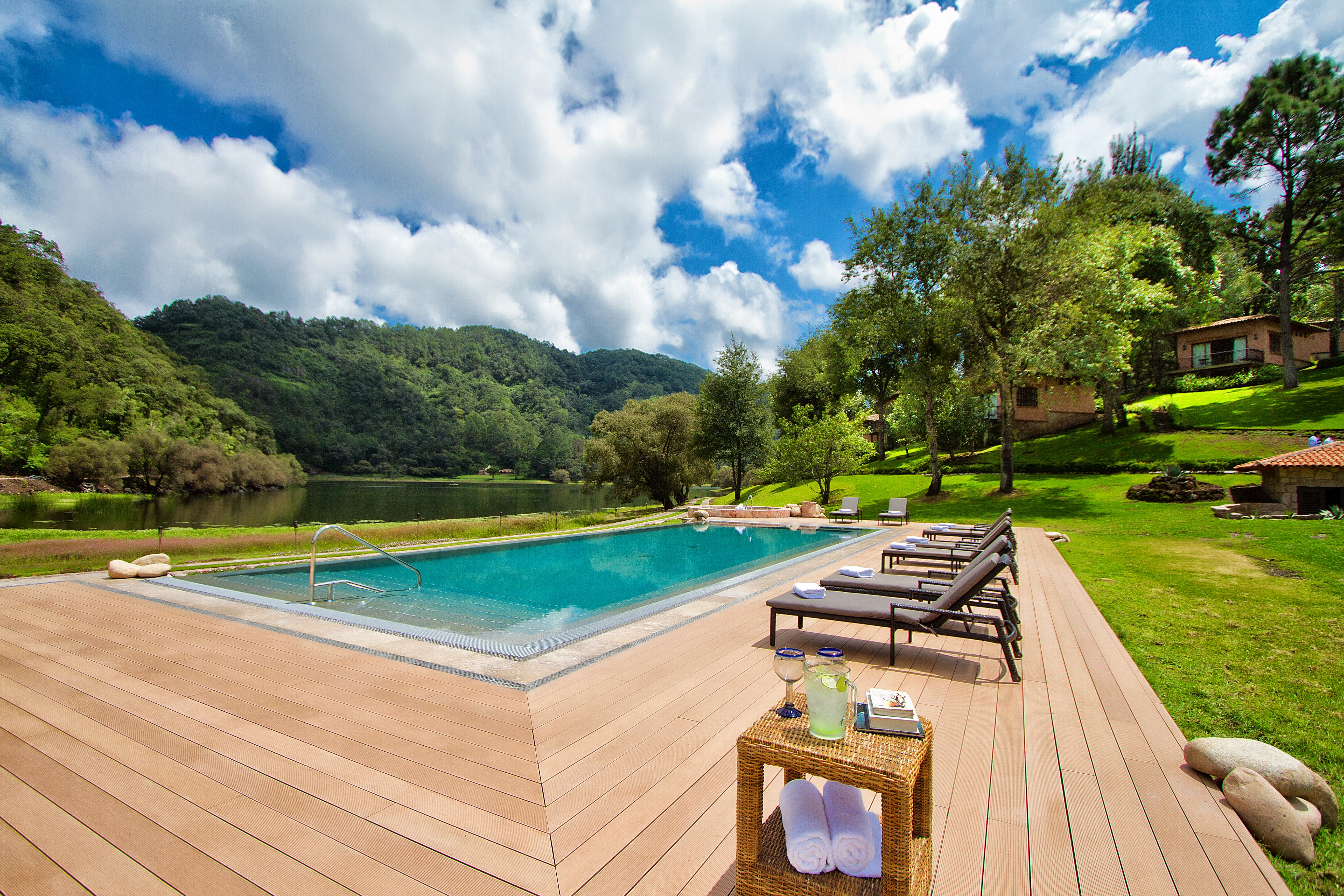 Sierra Lago Resort & Spa