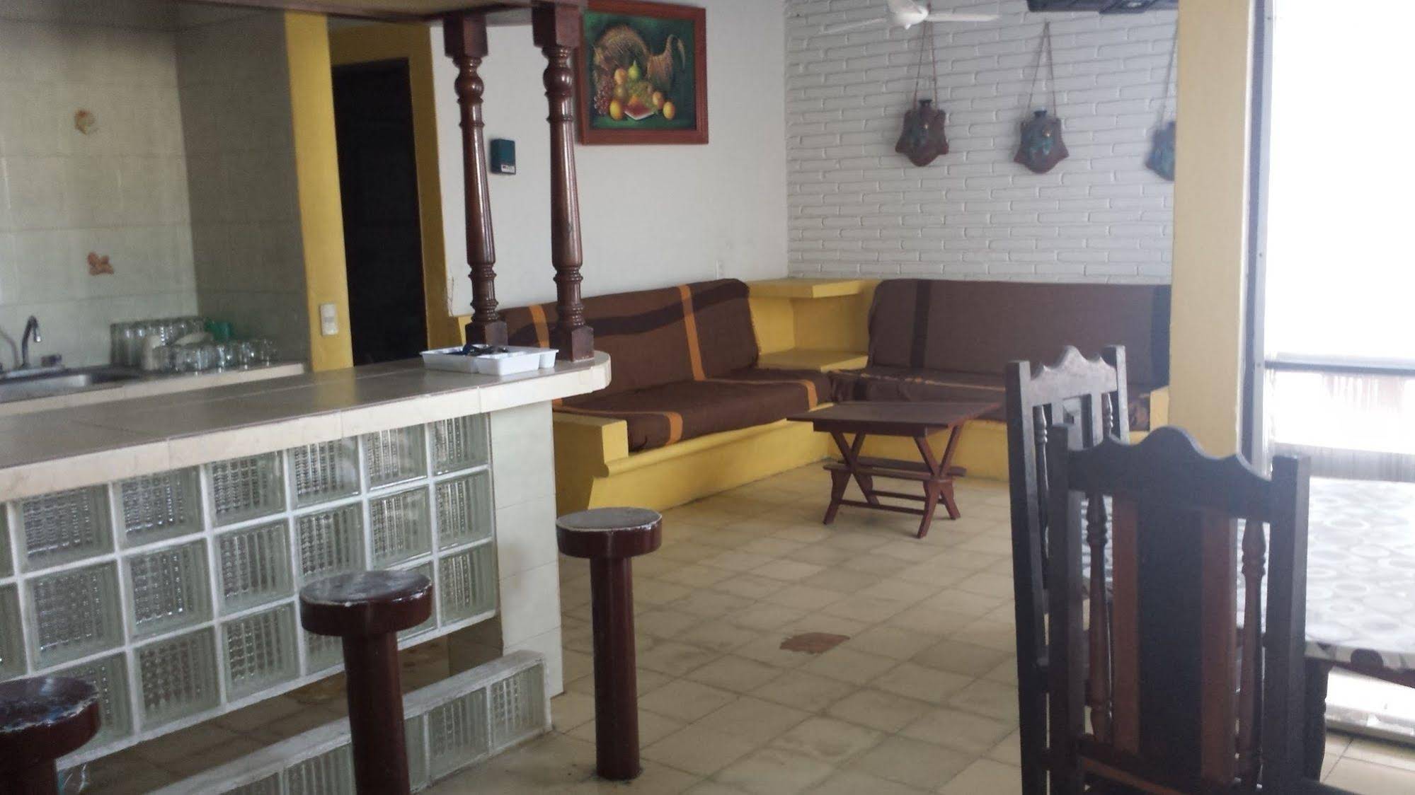 Hotel y Bungalows Los Arcos
