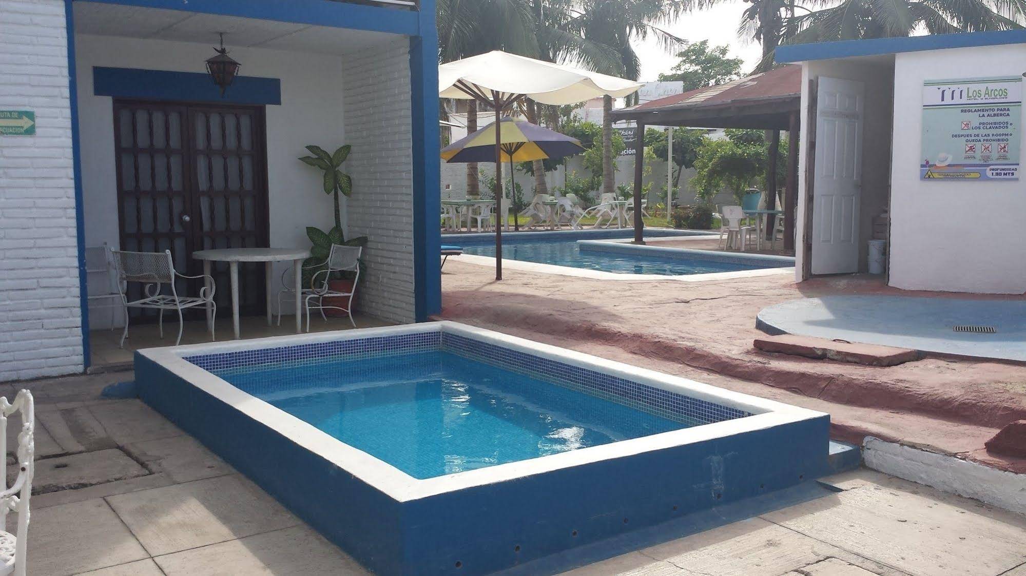 Hotel y Bungalows Los Arcos