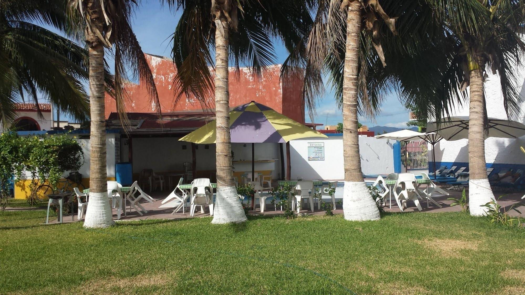 Hotel y Bungalows Los Arcos