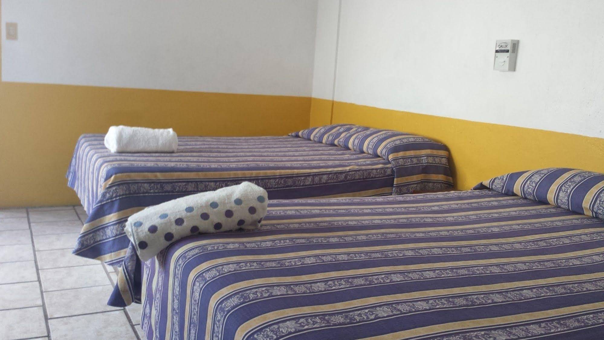 Hotel y Bungalows Los Arcos