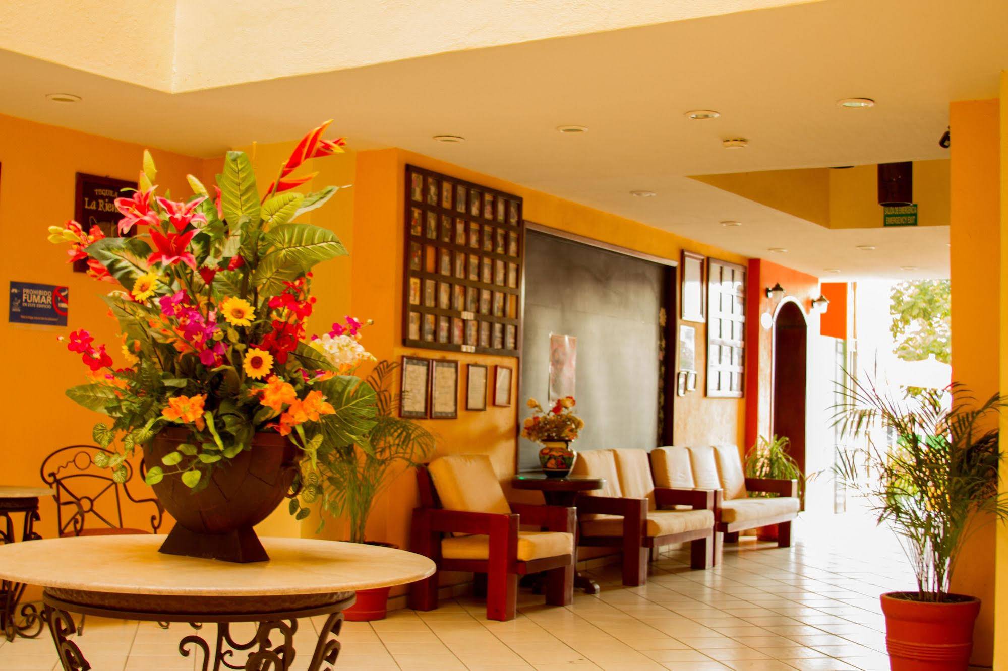 Hotel Plaza Jardin