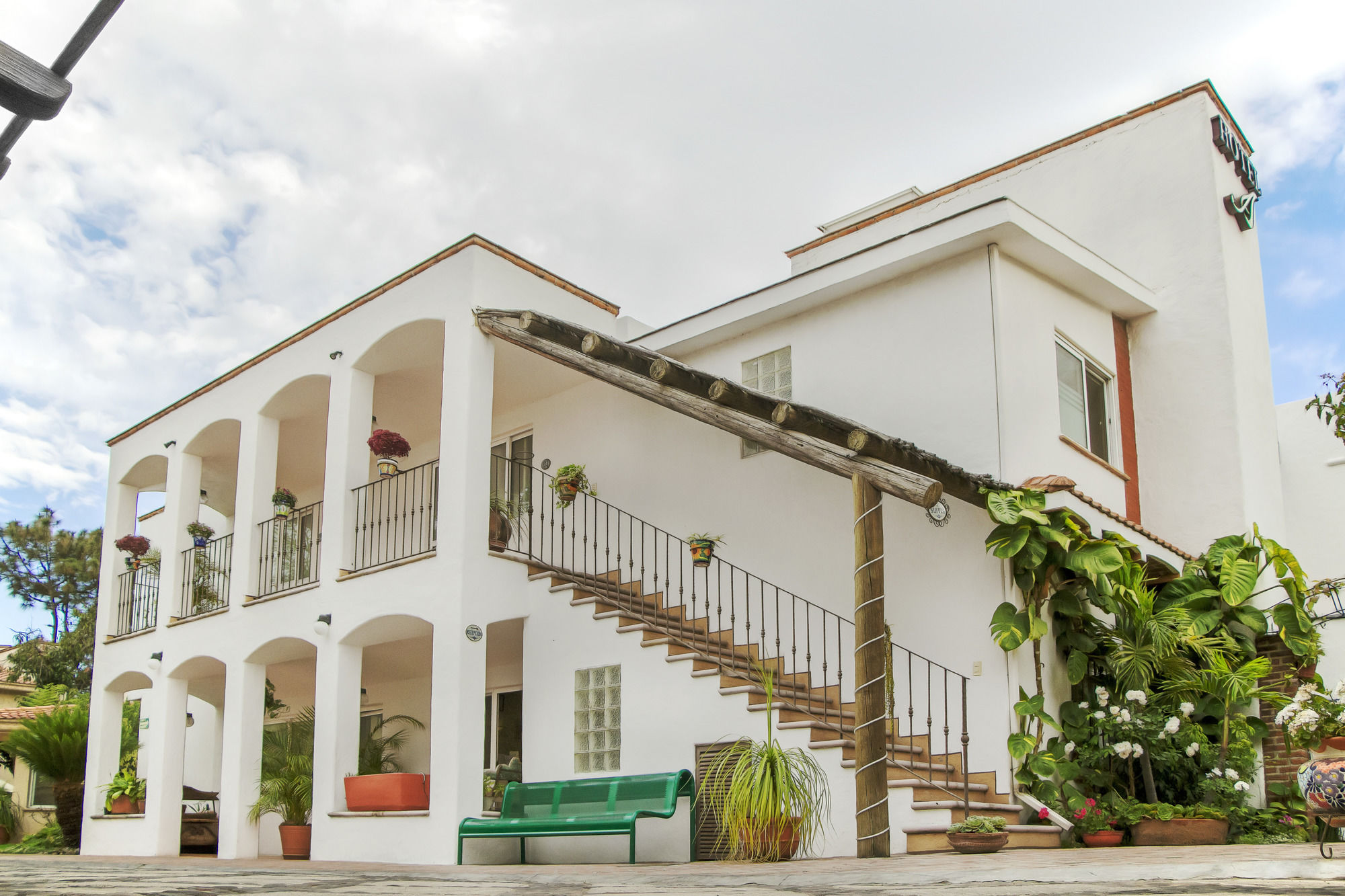 Alcazar Suites