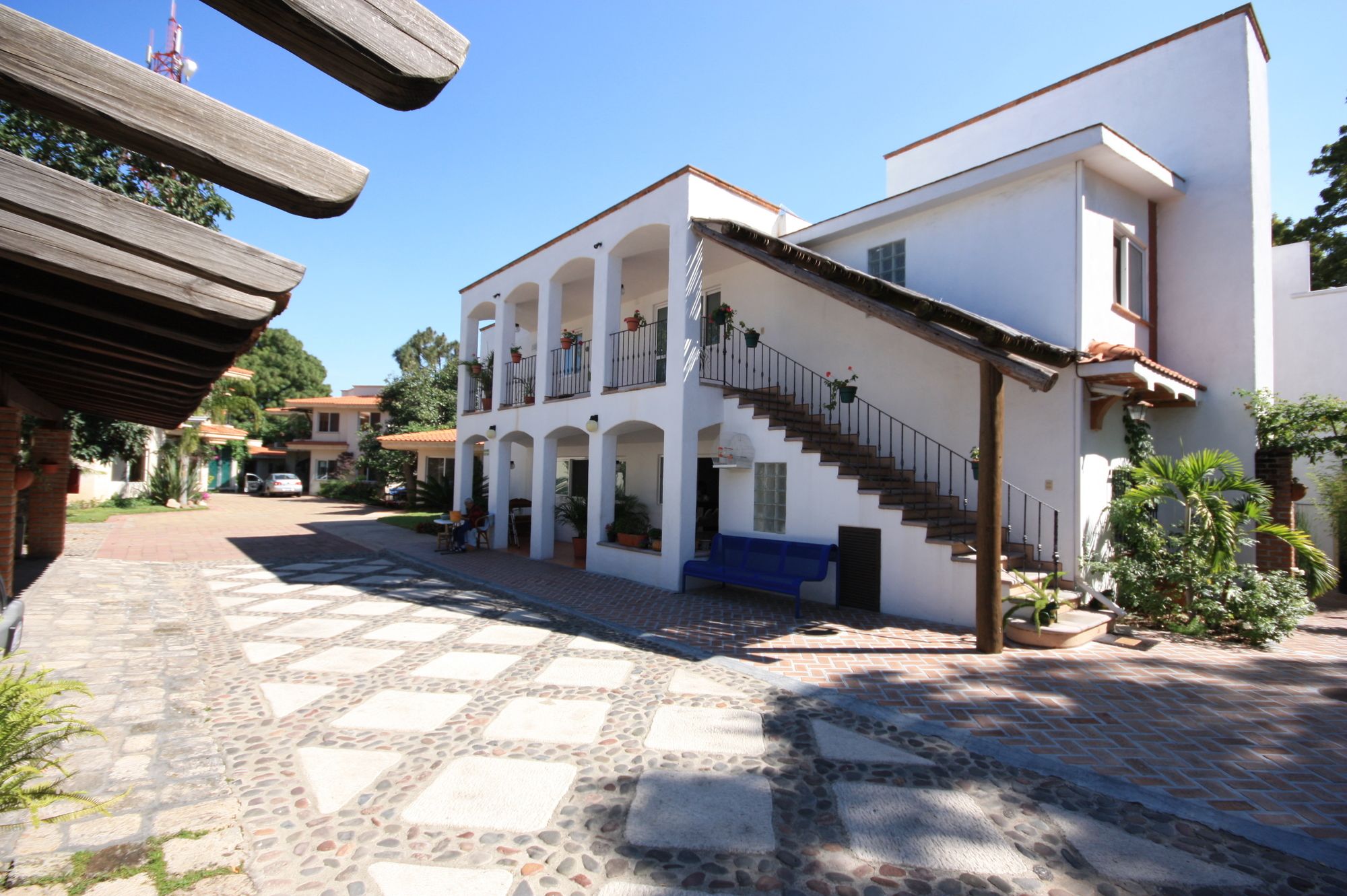 Alcazar Suites