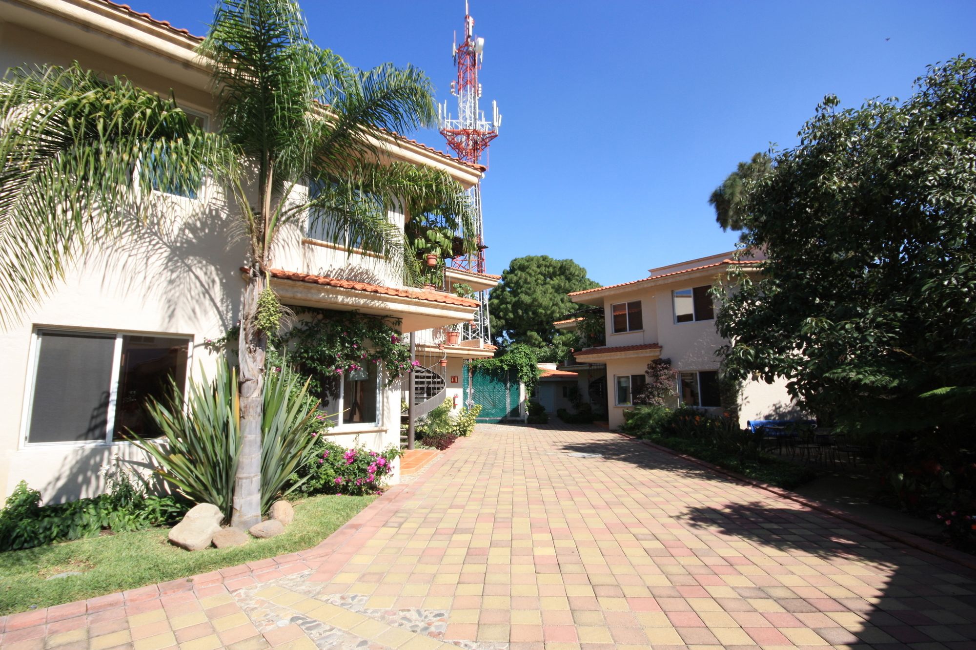Alcazar Suites