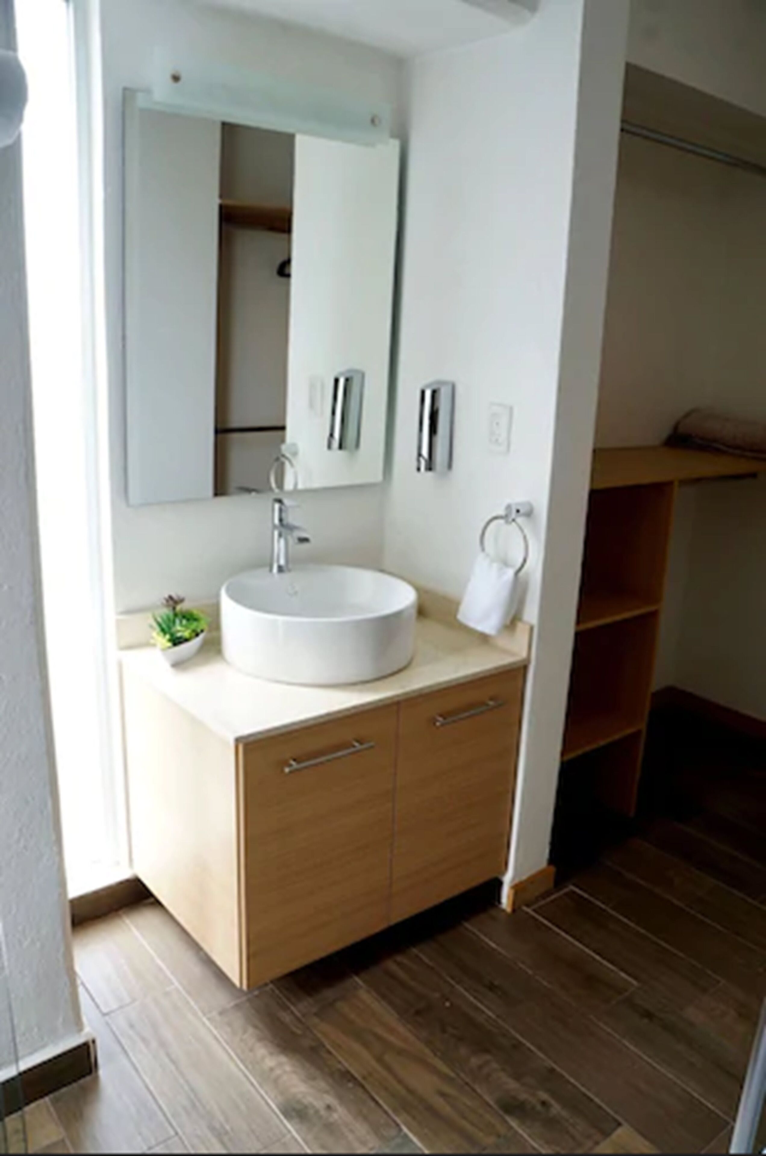 Metropolitan Suites
