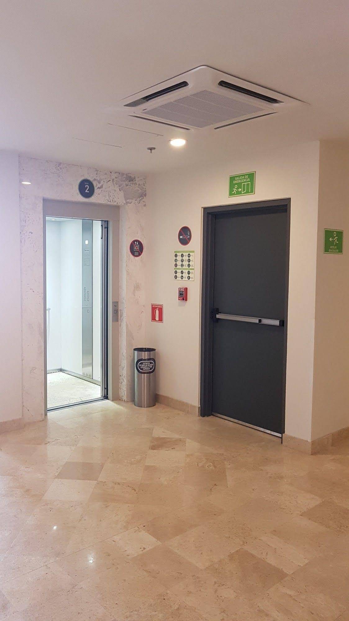 SR Hotel