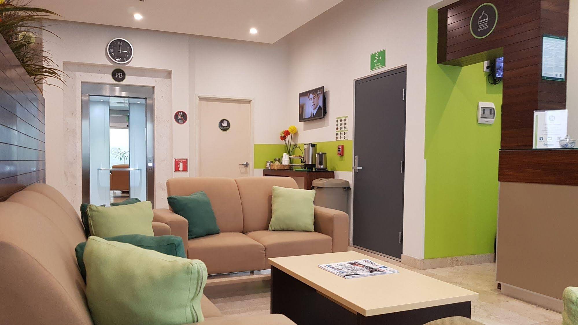SR Hotel