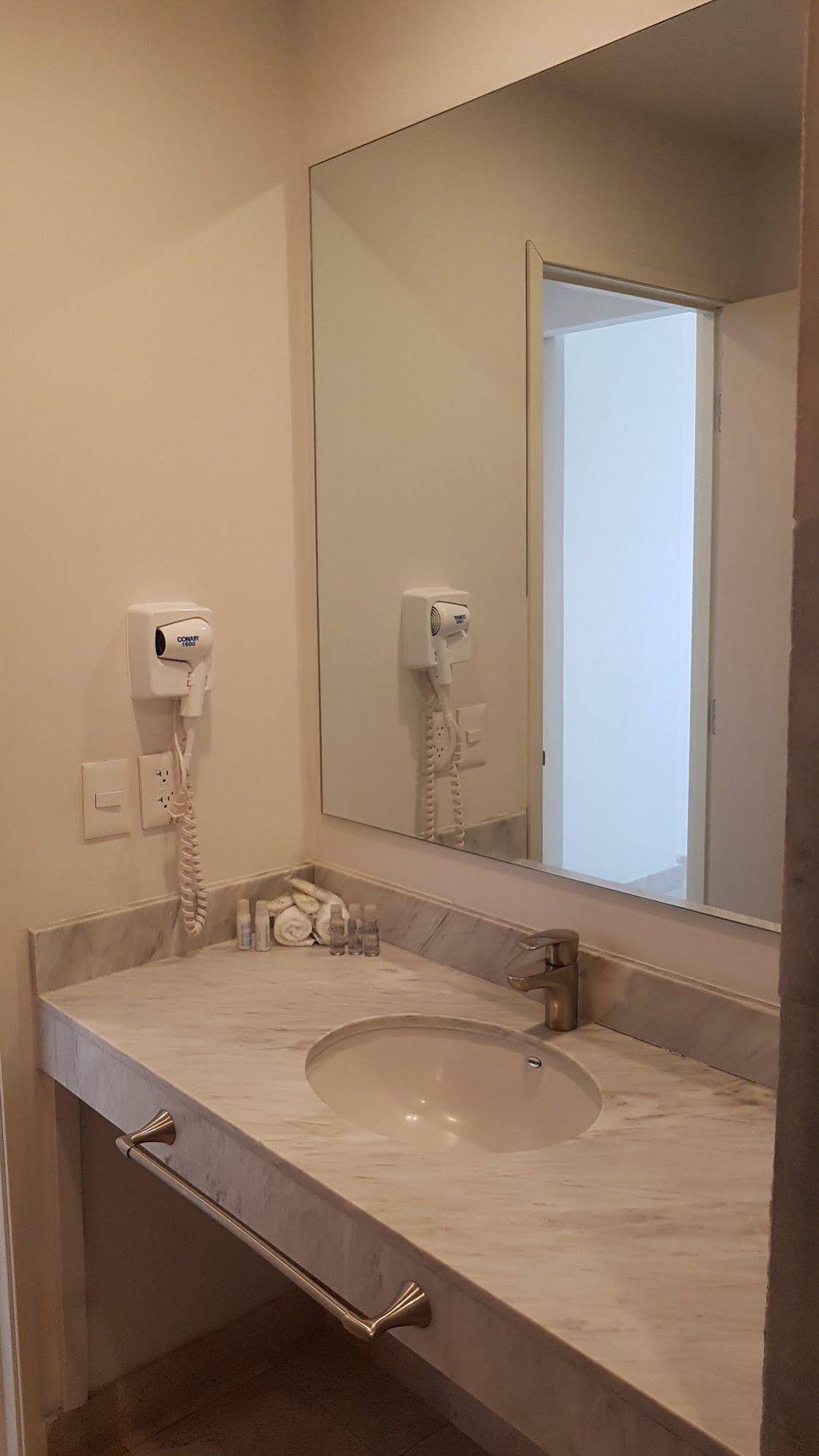 SR Hotel