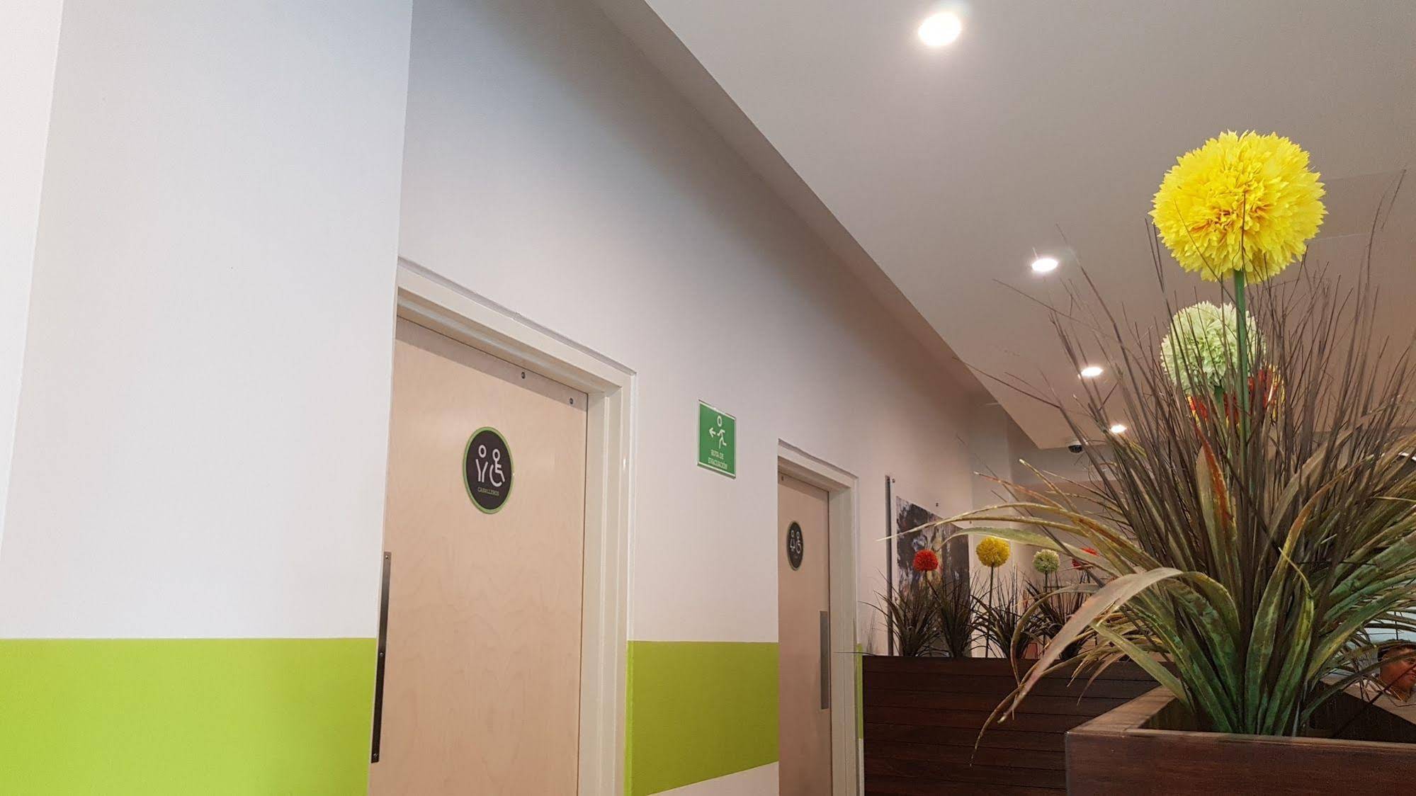SR Hotel