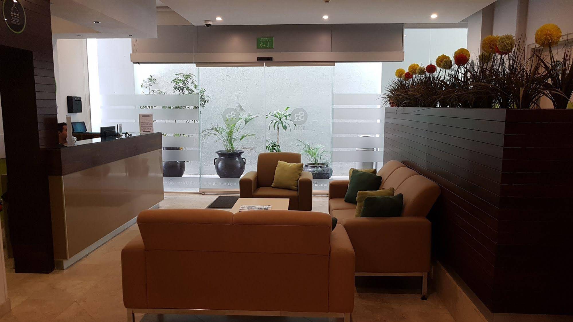 SR Hotel