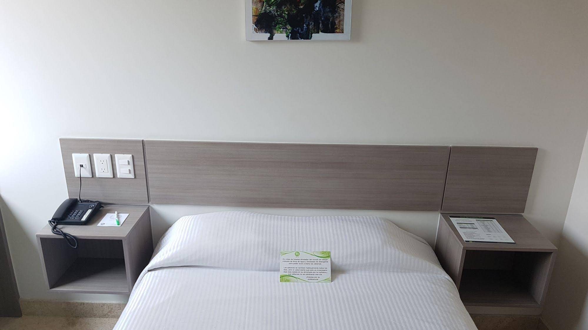 SR Hotel