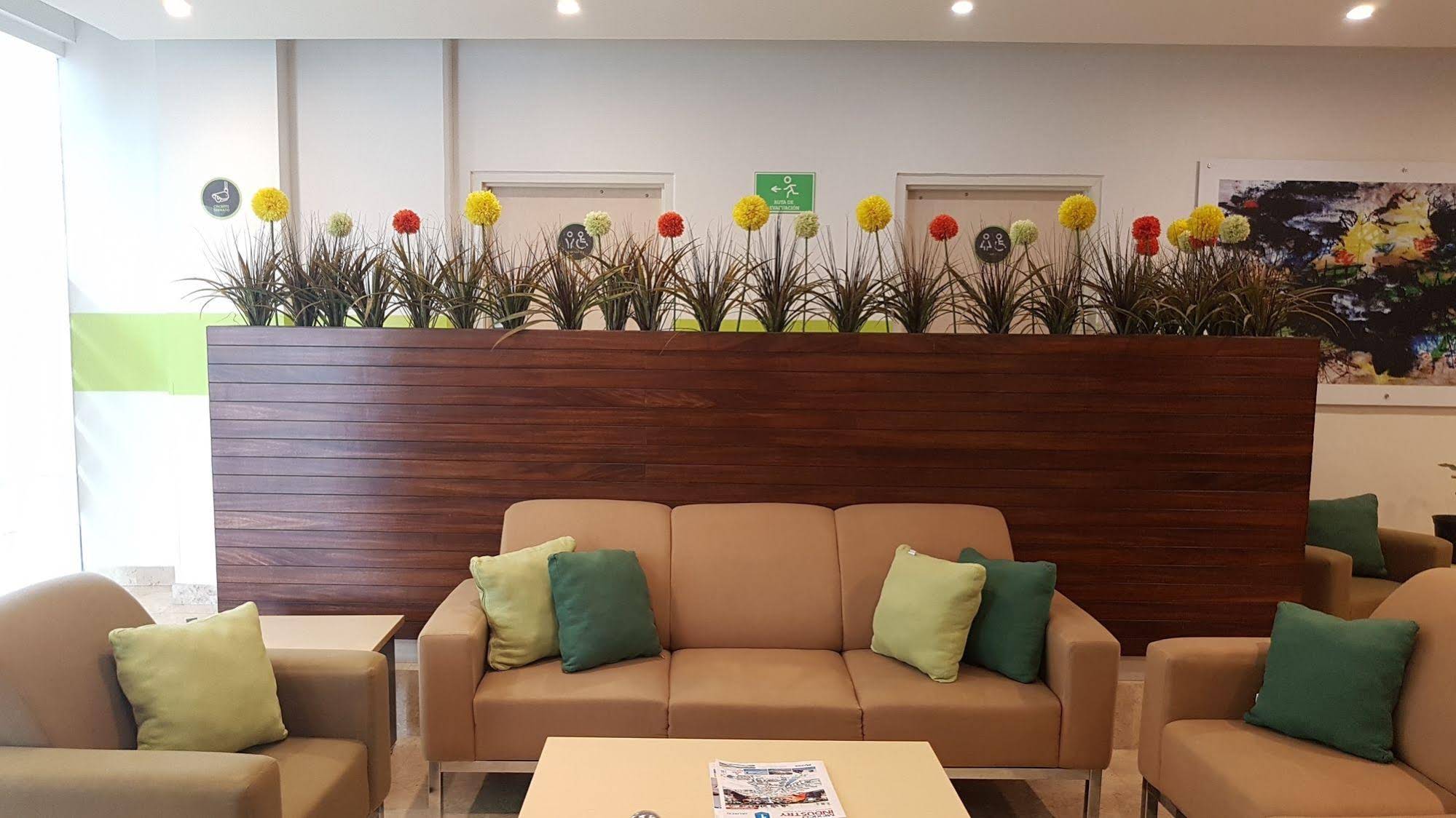 SR Hotel