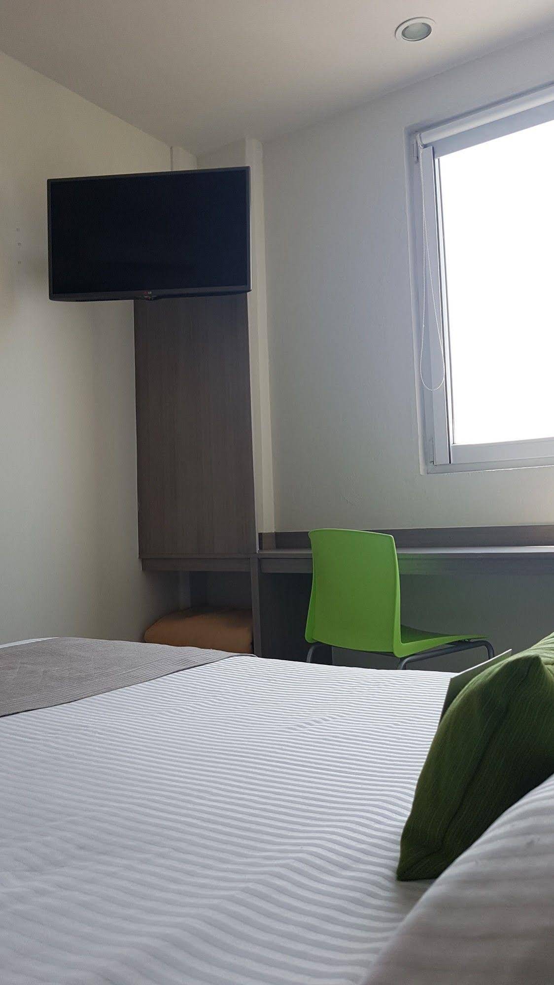 SR Hotel