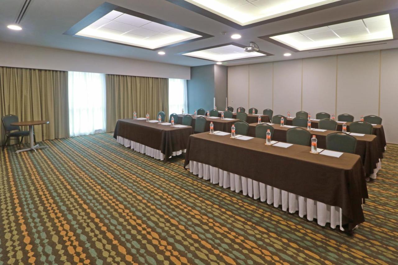 Wyndham Garden Guadalajara Acueducto