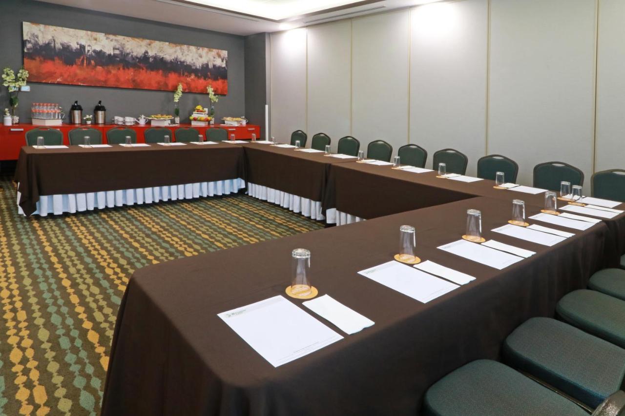 Wyndham Garden Guadalajara Acueducto