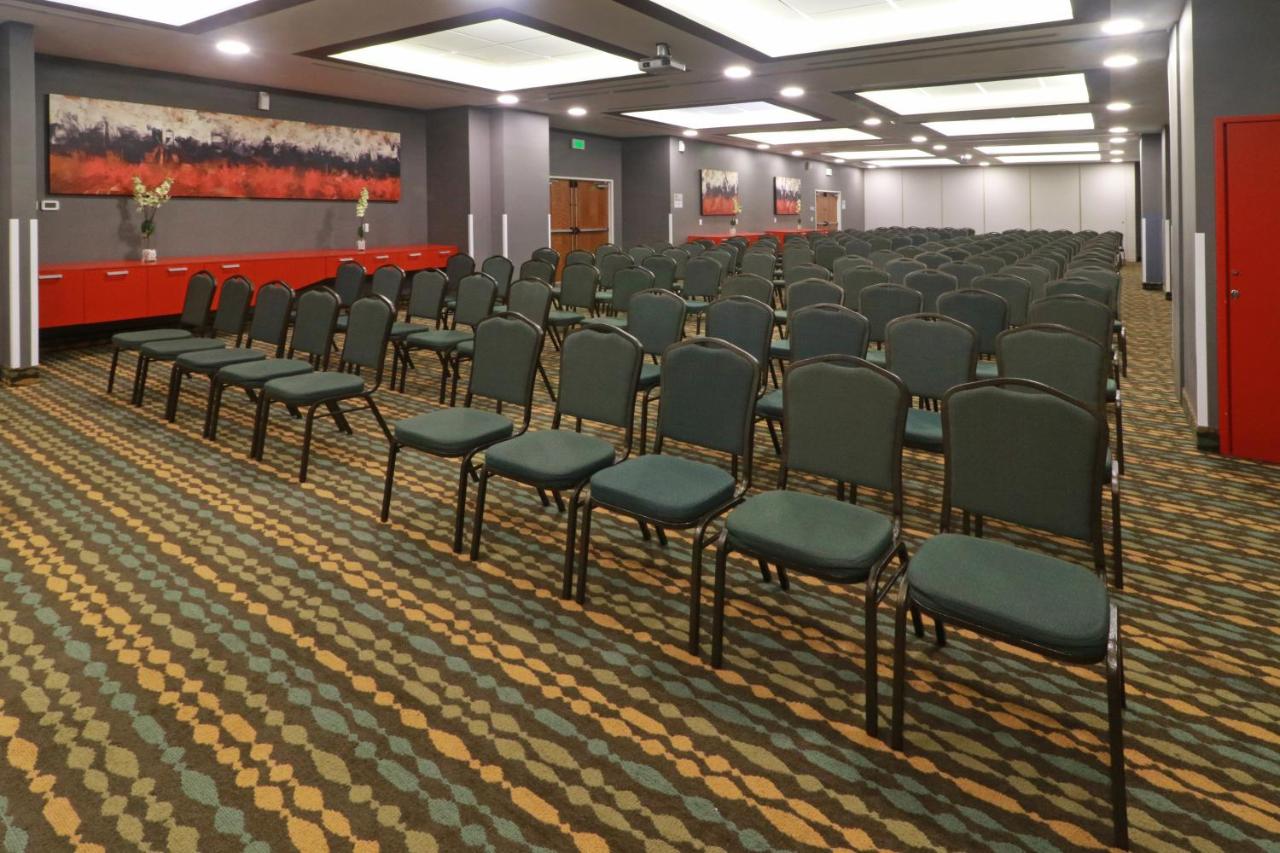 Wyndham Garden Guadalajara Acueducto