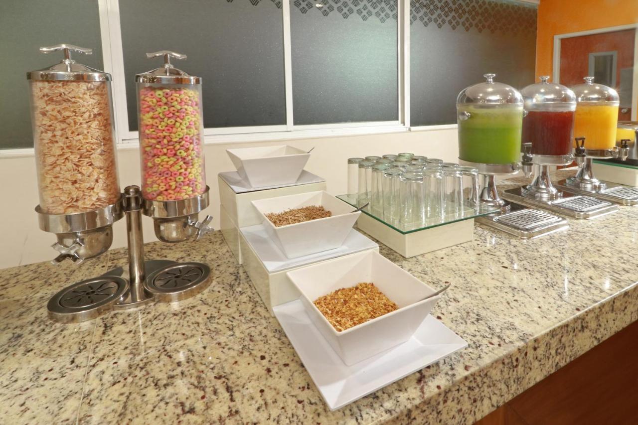 Wyndham Garden Guadalajara Acueducto