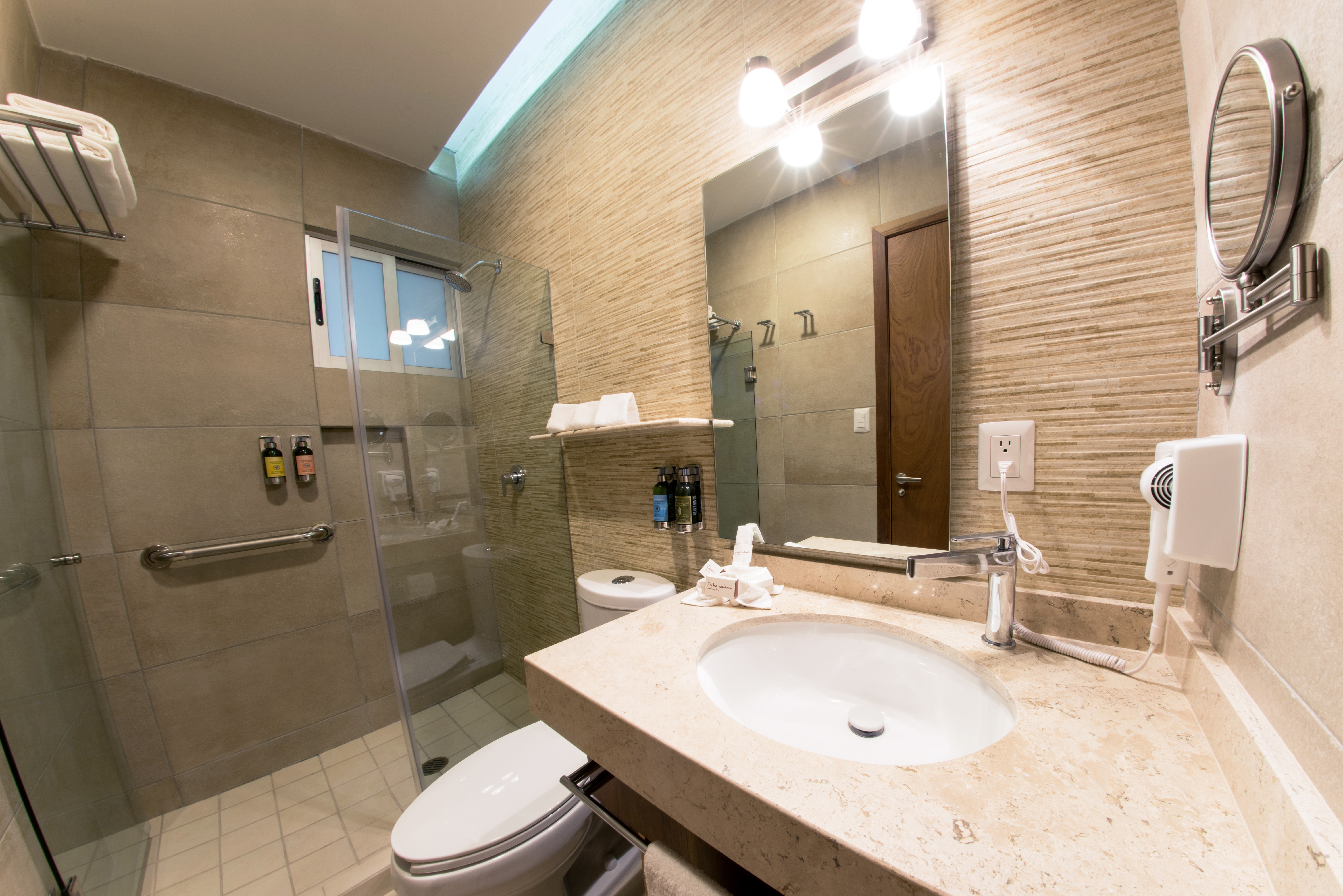 Hotel & Suites Clipperton