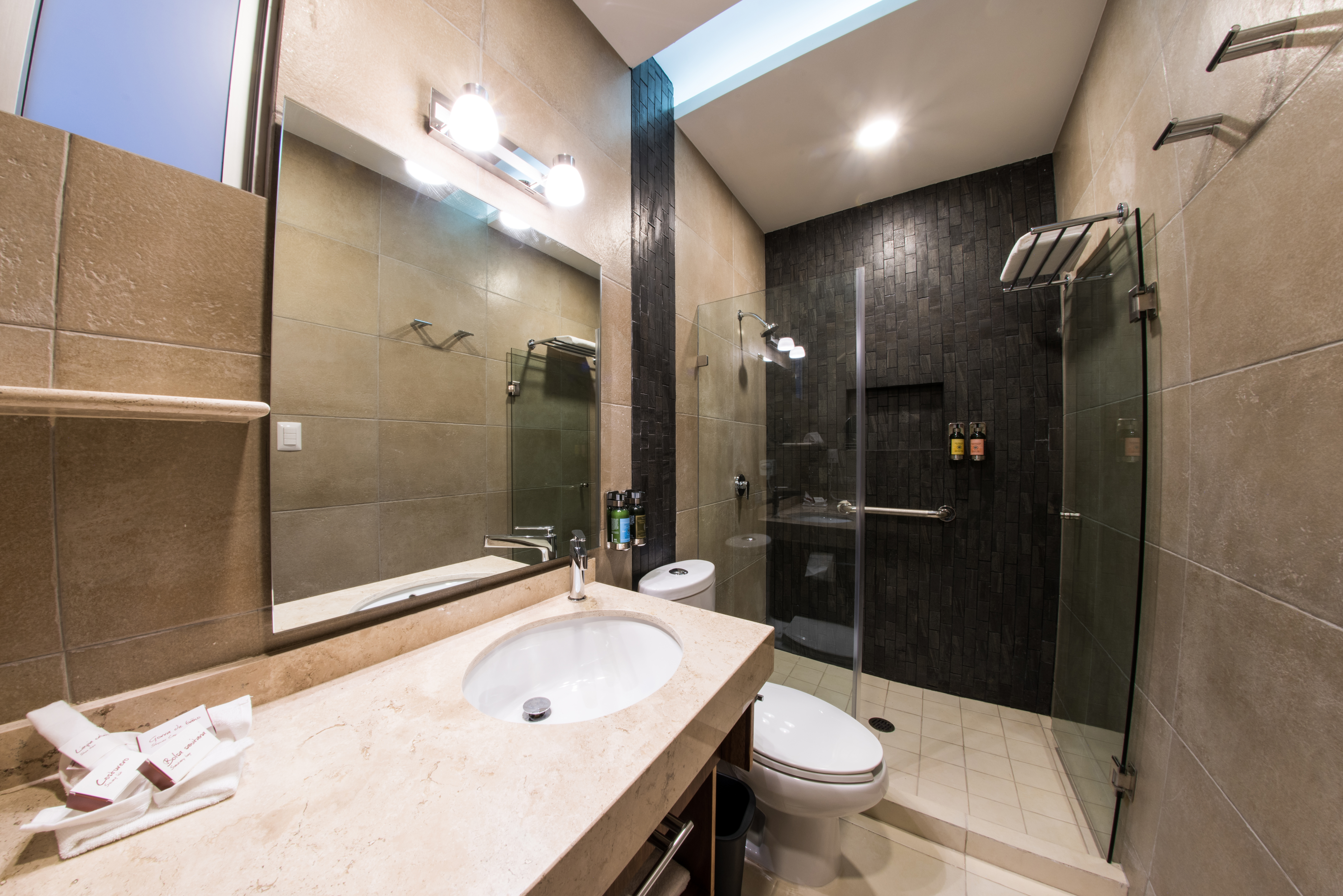 Hotel & Suites Clipperton
