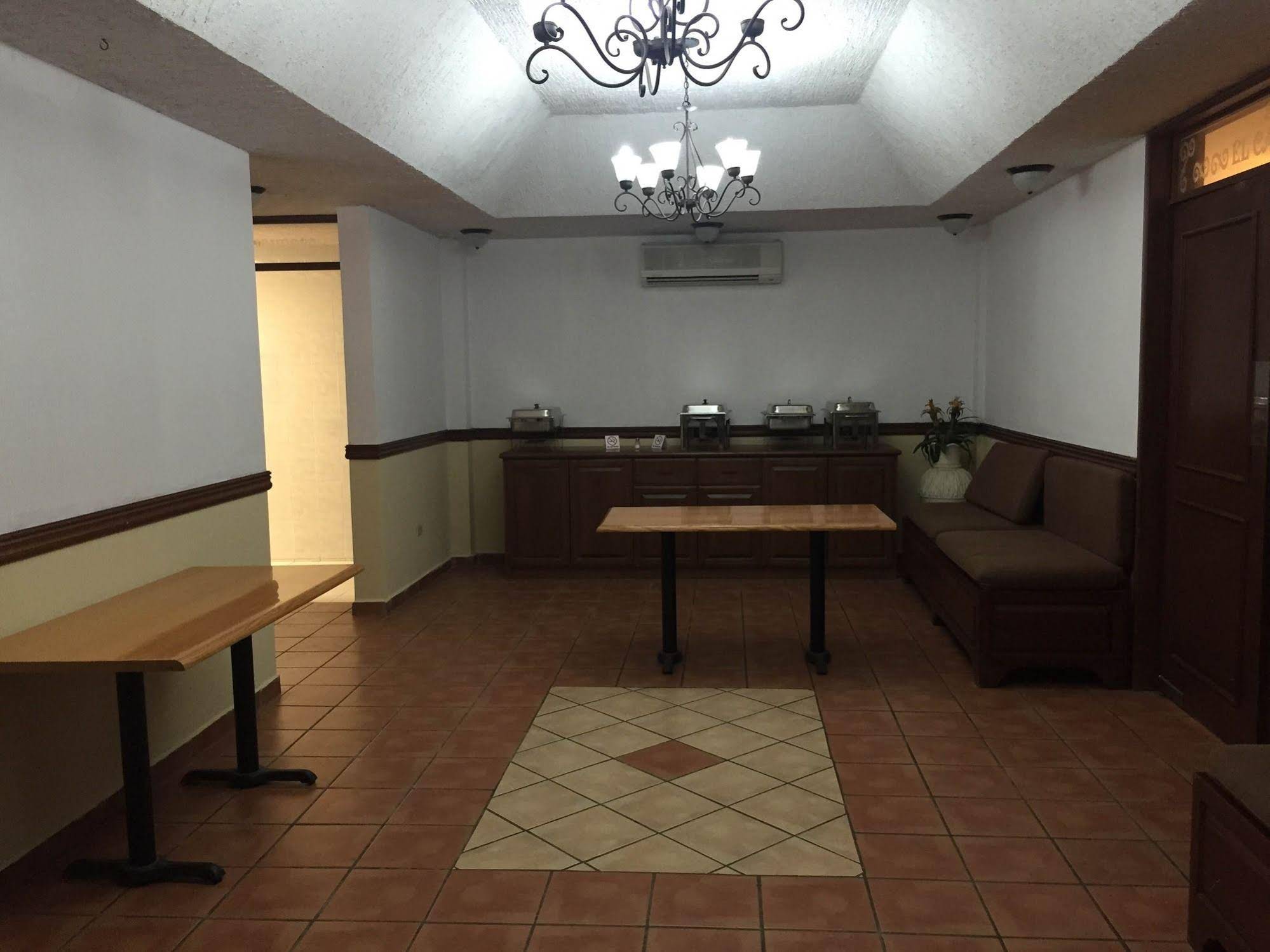 María Luisa Inn & Suites