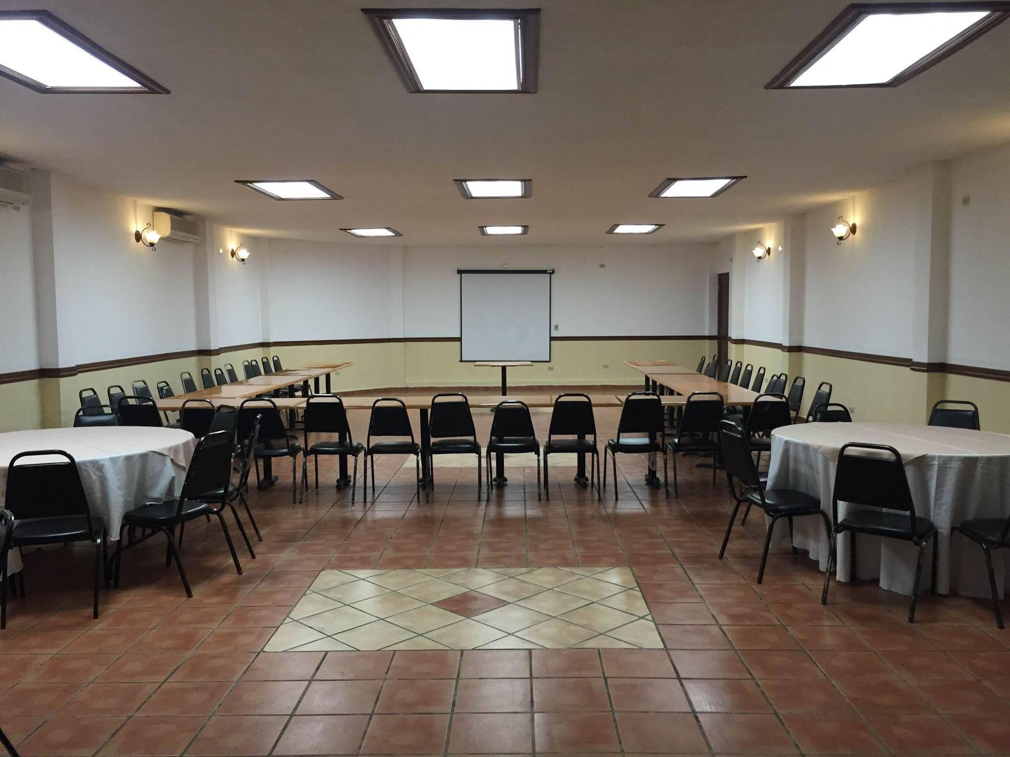 María Luisa Inn & Suites