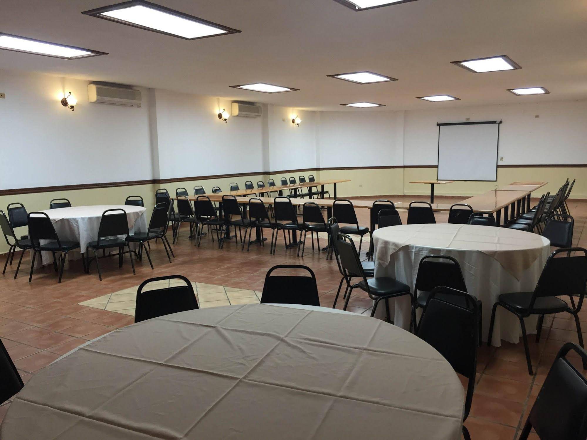 María Luisa Inn & Suites