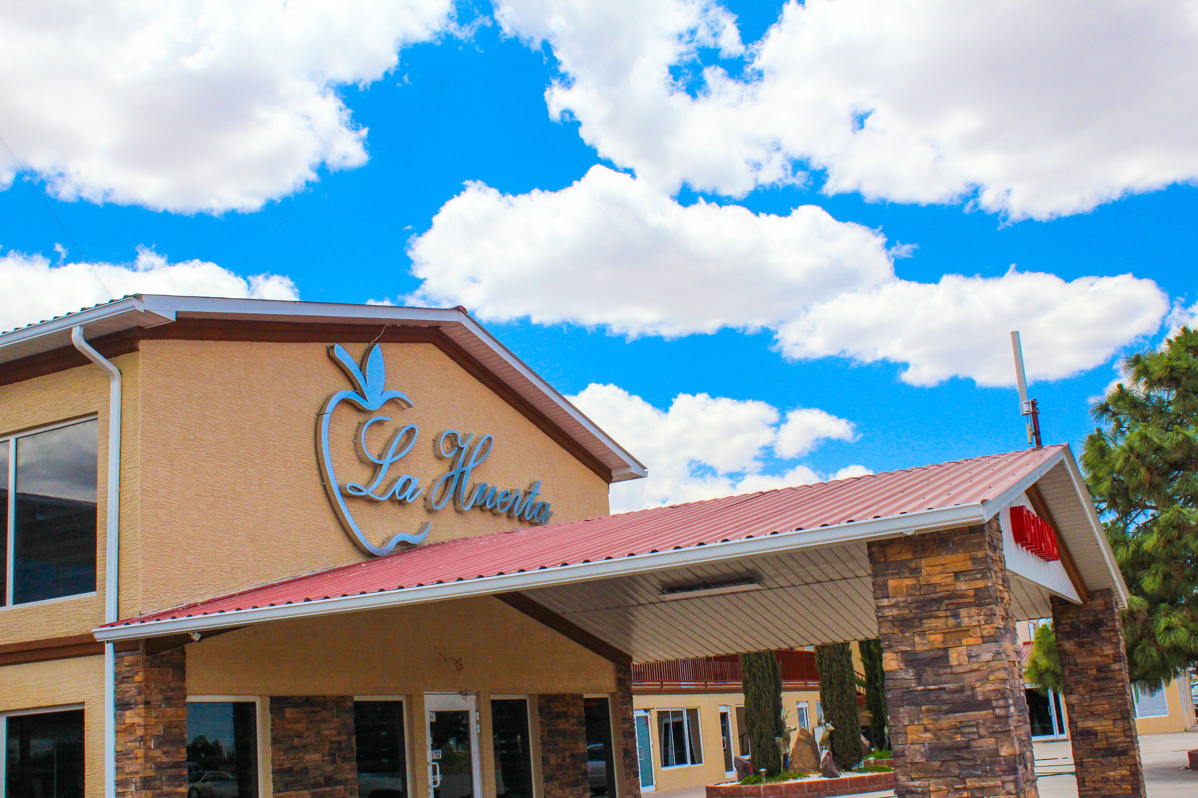La Huerta Inn & Suites