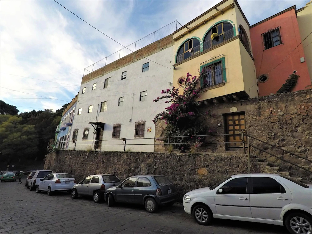 OYO Casa Banqueta Alta