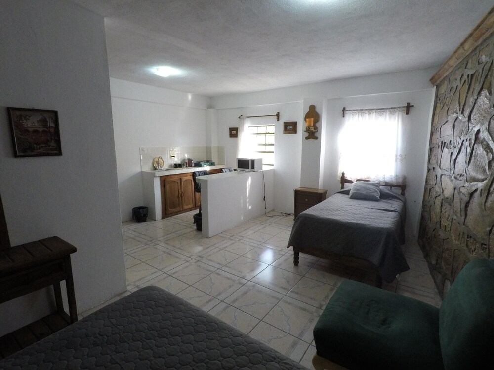 OYO Casa Banqueta Alta