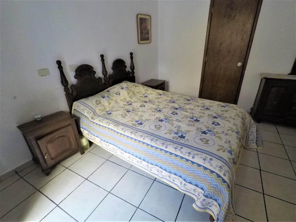 OYO Casa Banqueta Alta