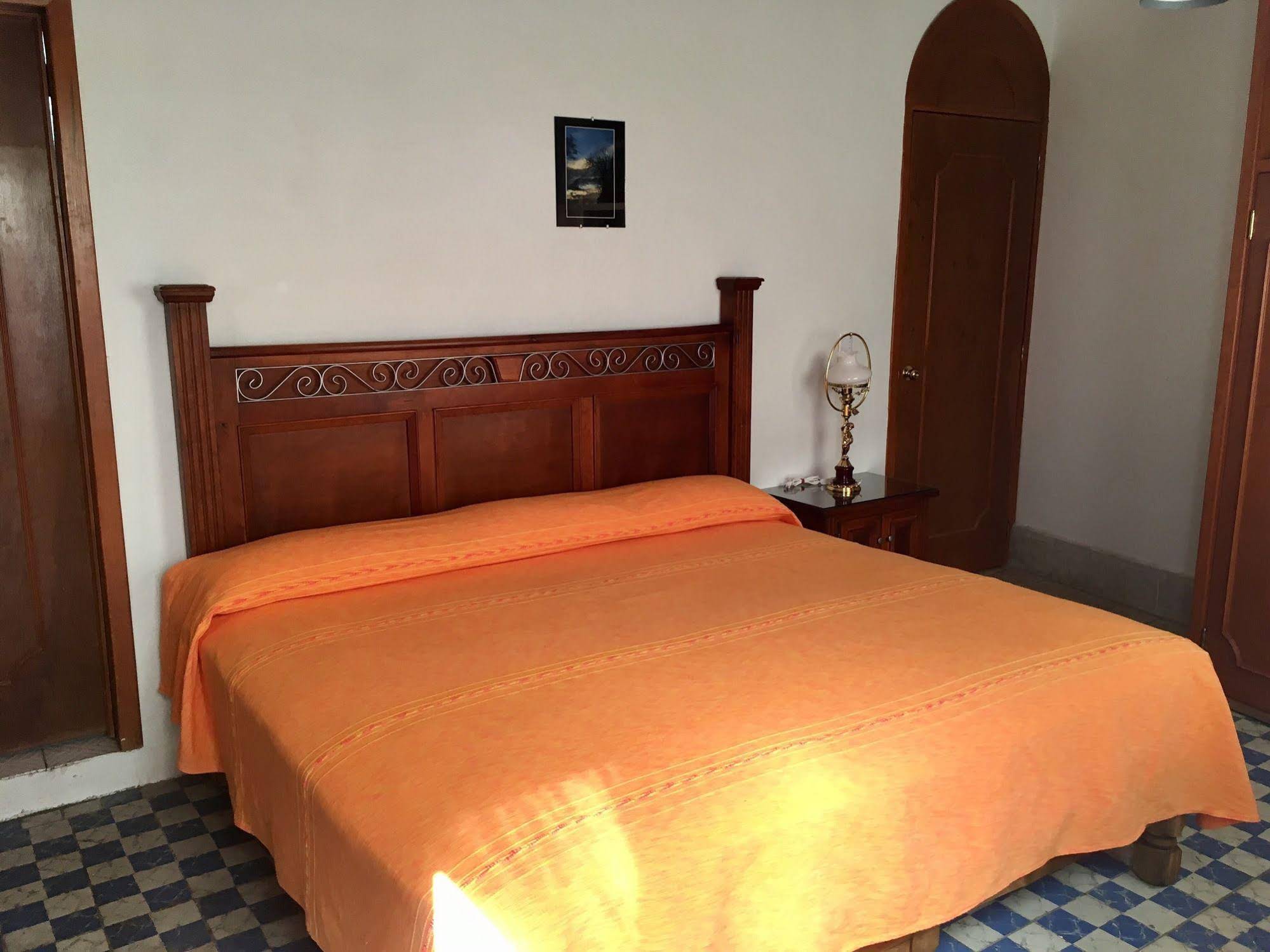 Hotel Rocinante