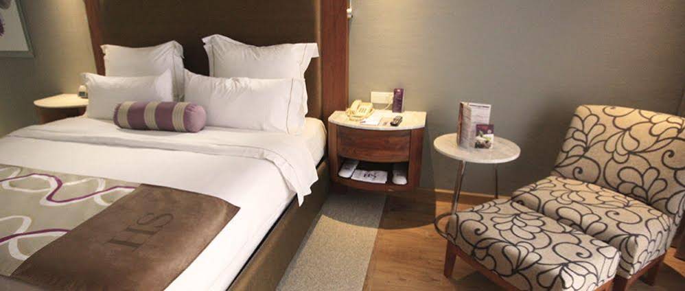 HS HOTSSON Hotel Irapuato