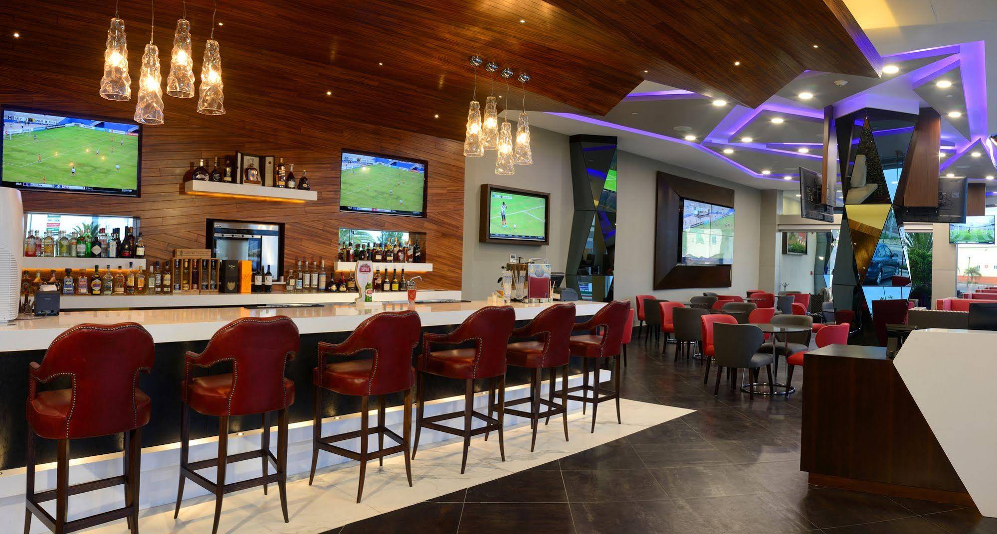 HS HOTSSON Hotel Irapuato