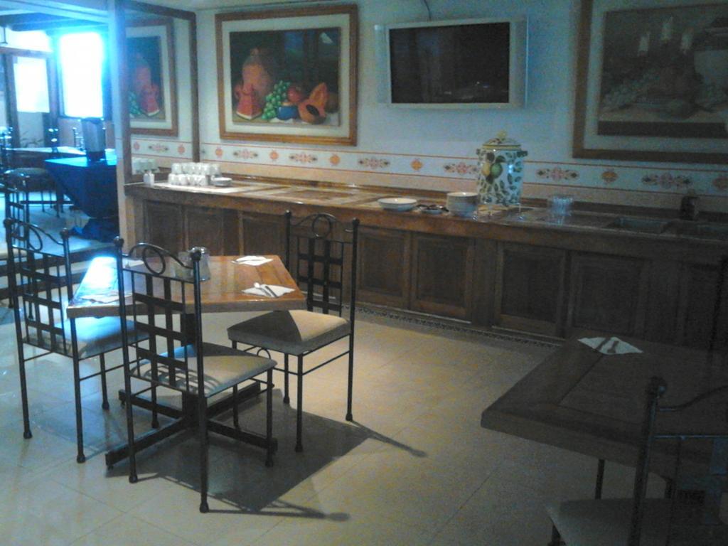 Capital O Hotel Central