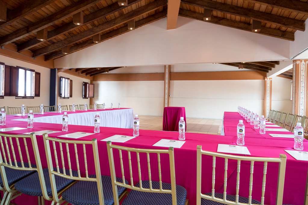 Capital O Hotel Central