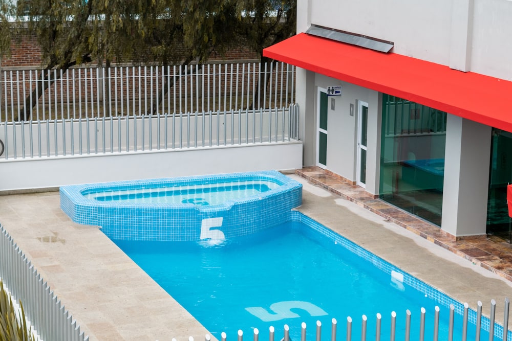 Hotel 5 Inn Plus